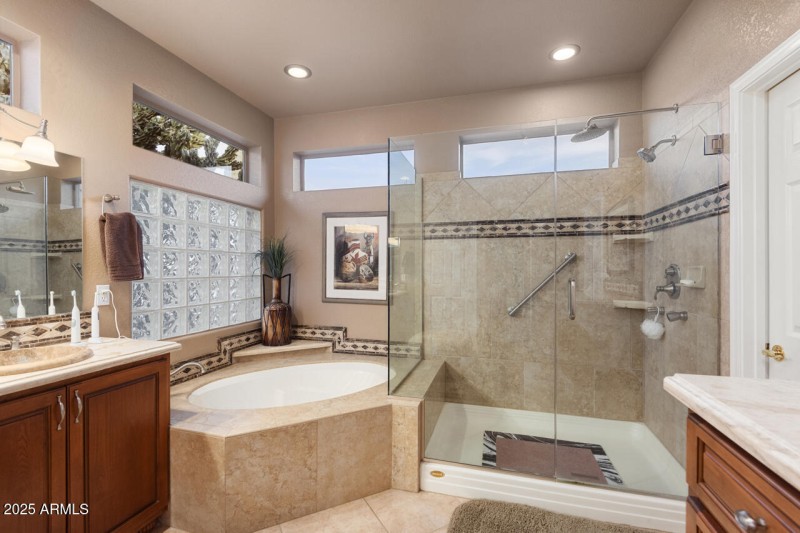 32-Master-Bathtroom