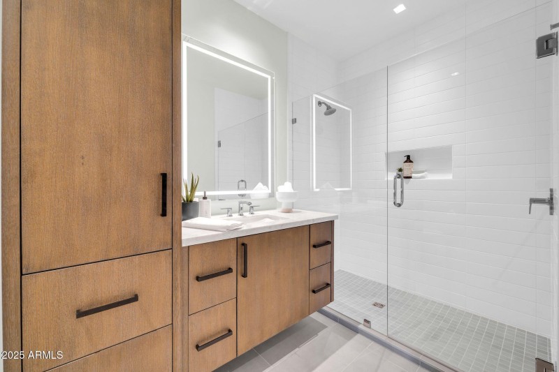 High end en-suite bathrooms