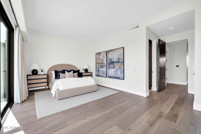 2nd bedroom with en-suite bathroom