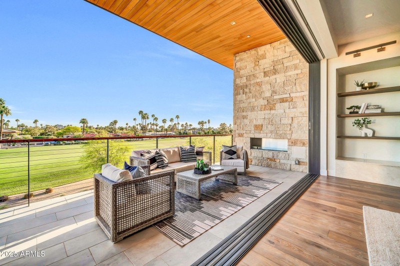 Indoor to outdoor living