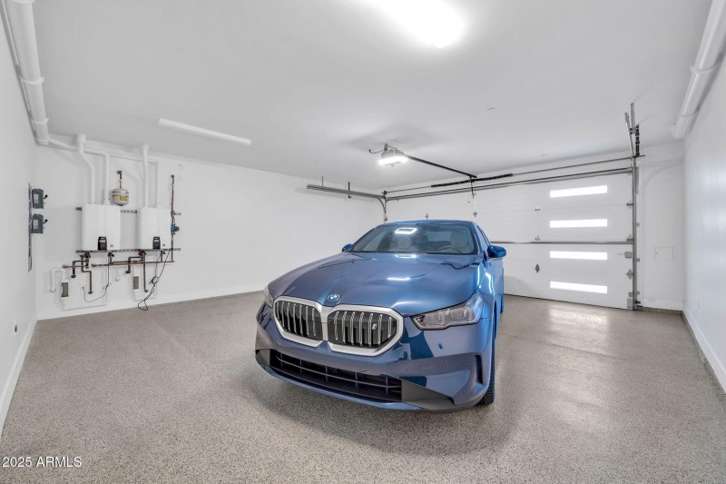 Oversized 2-car garage