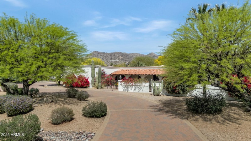 4726 E Sierra Vista Dr-large-006-004-DJI