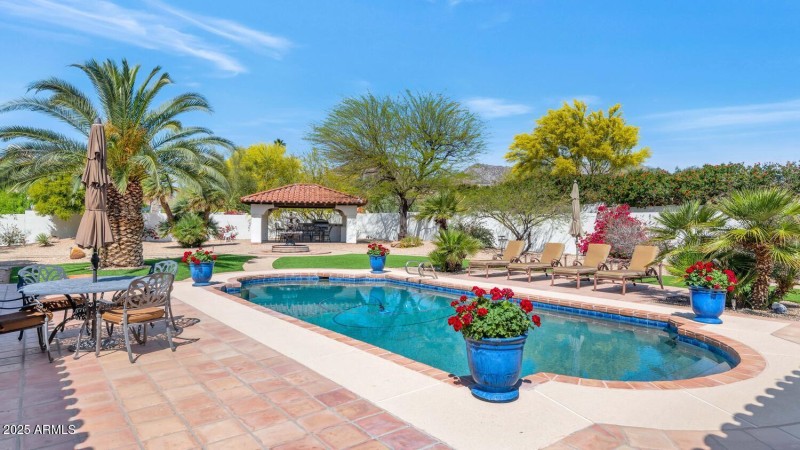 4726 E Sierra Vista Dr-large-012-010-TOD