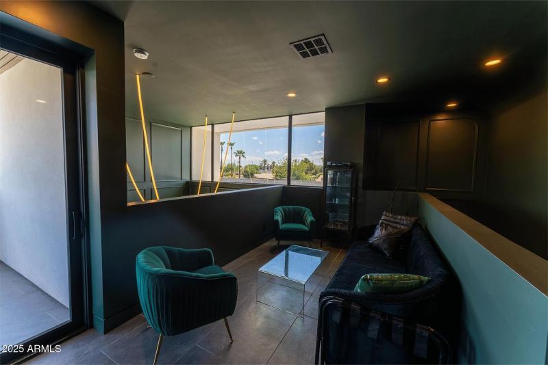 Untitled-1_0027_AKB04784-HDR