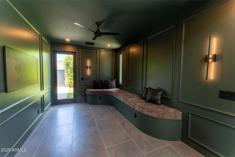 Untitled-1_0030_AKB04775-HDR