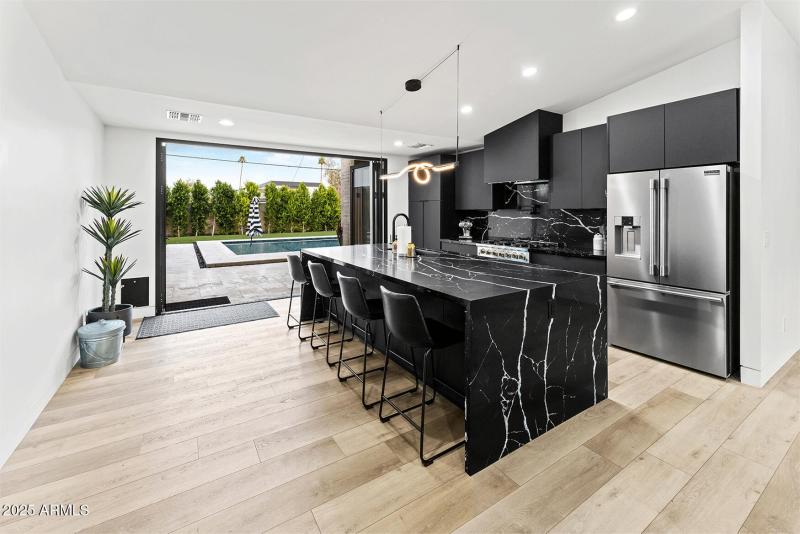 Untitled-1_0062_akb04695_0005_akb04809(1