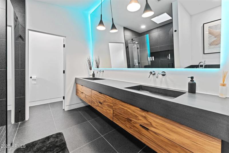 Untitled-1_0051_AKB04695_0011_AKB04786