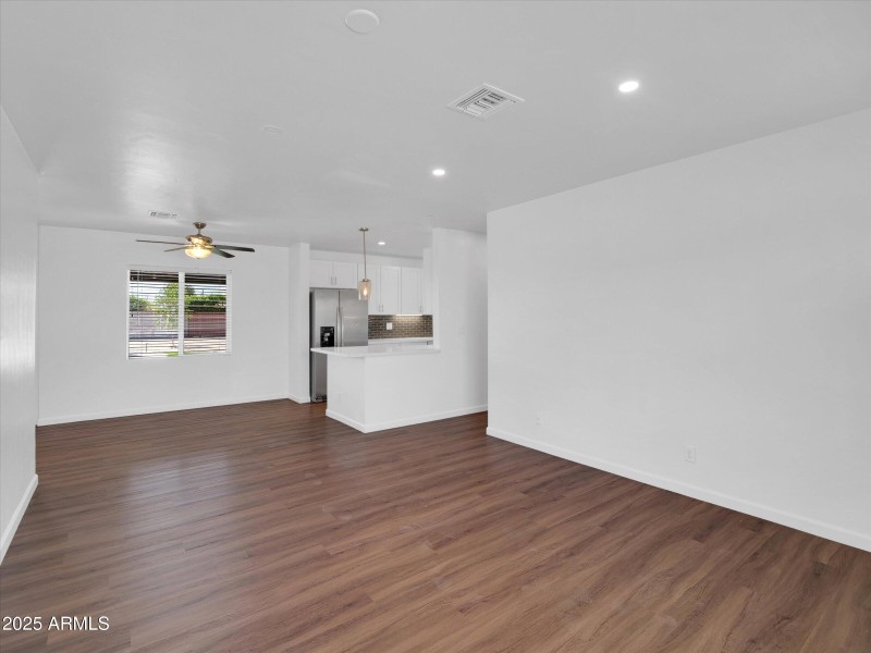 05-4337 E Wilshire Dr-5