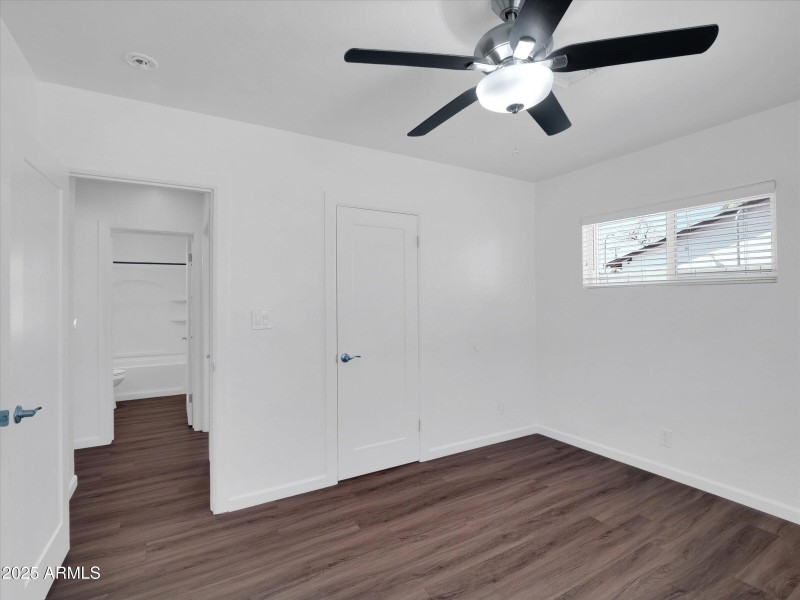 18-4337 E Wilshire Dr-18