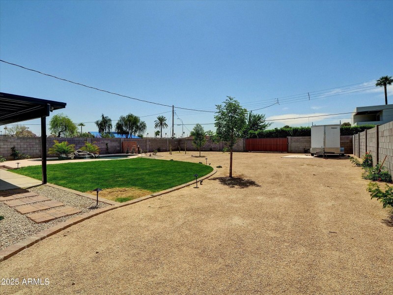 37-4337 E Wilshire Dr-37