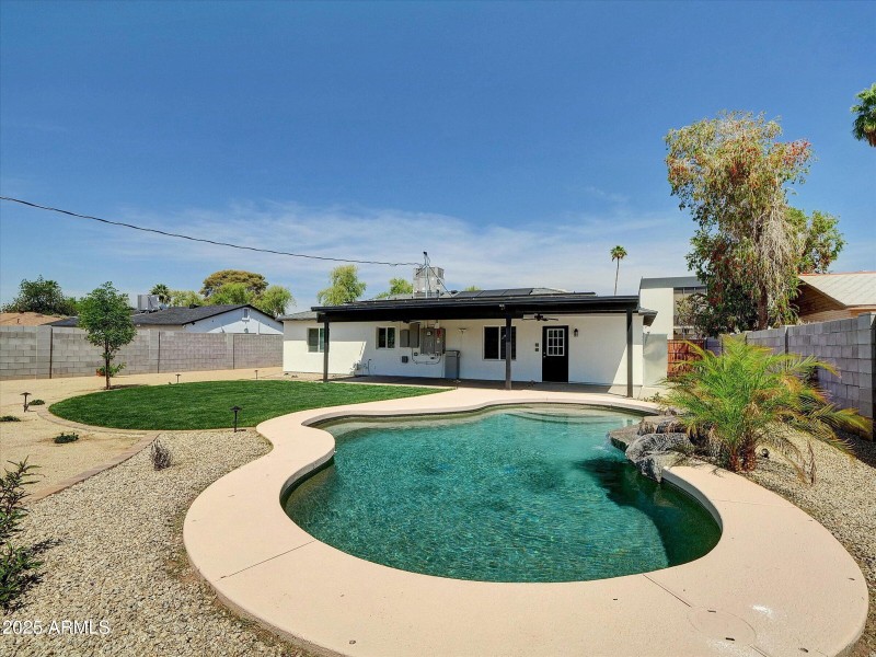 39-4337 E Wilshire Dr-39