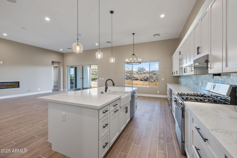 084-Kitchen (1)