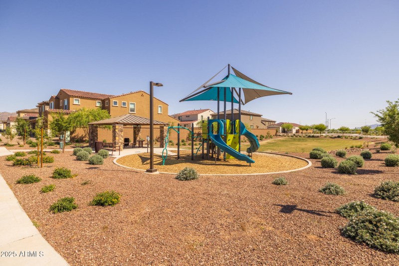 34)COMMUNITY PARK