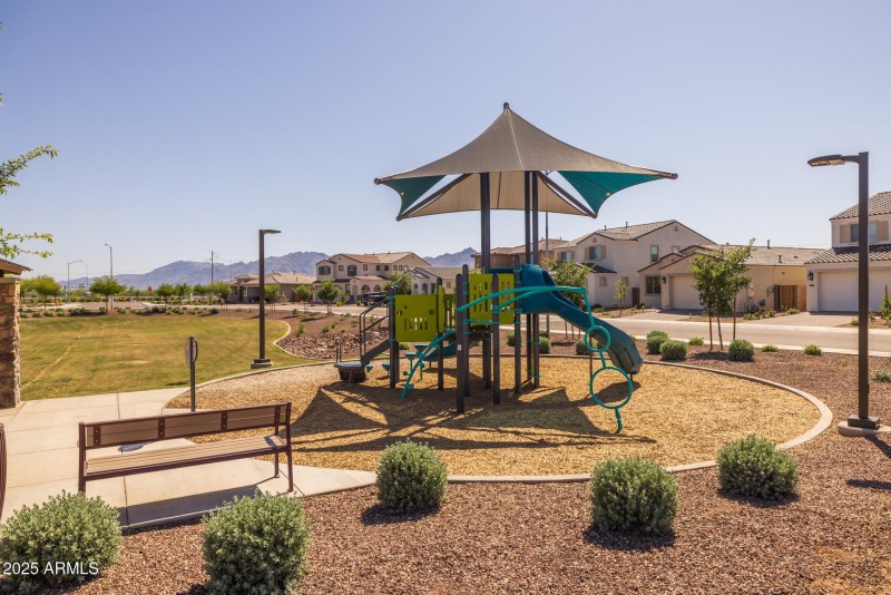 35)COMMUNITY PARK