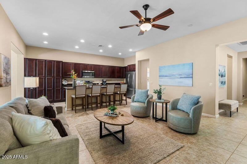 3969 N 163rd Ln Liv rm & Kitchen
