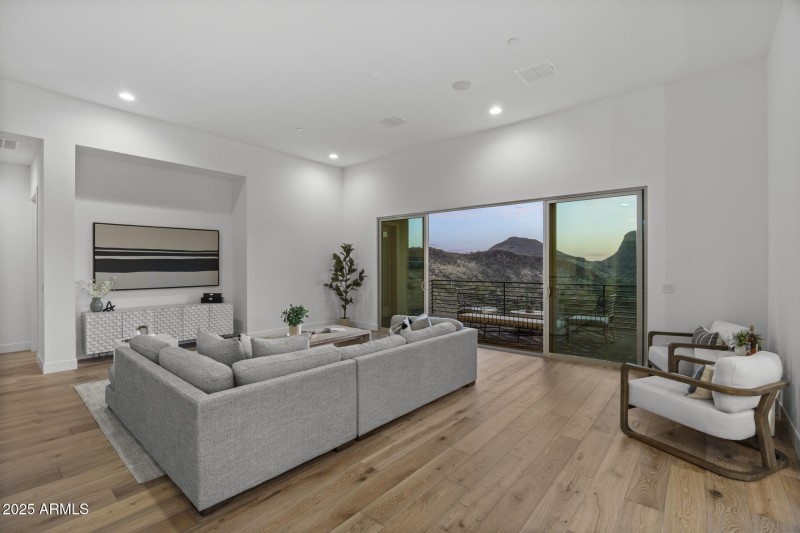 Great Room to Balcon