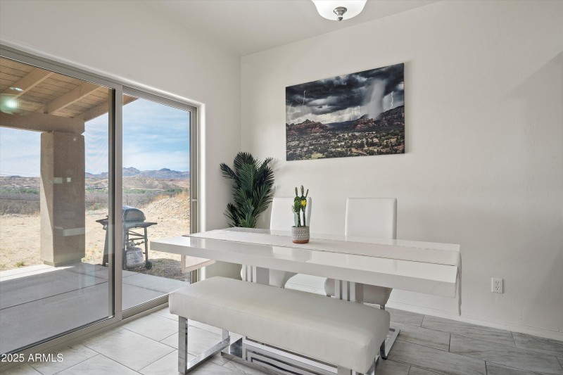08-Dining Area