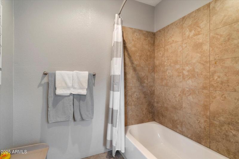 Guest Bathroom Shower/Tub