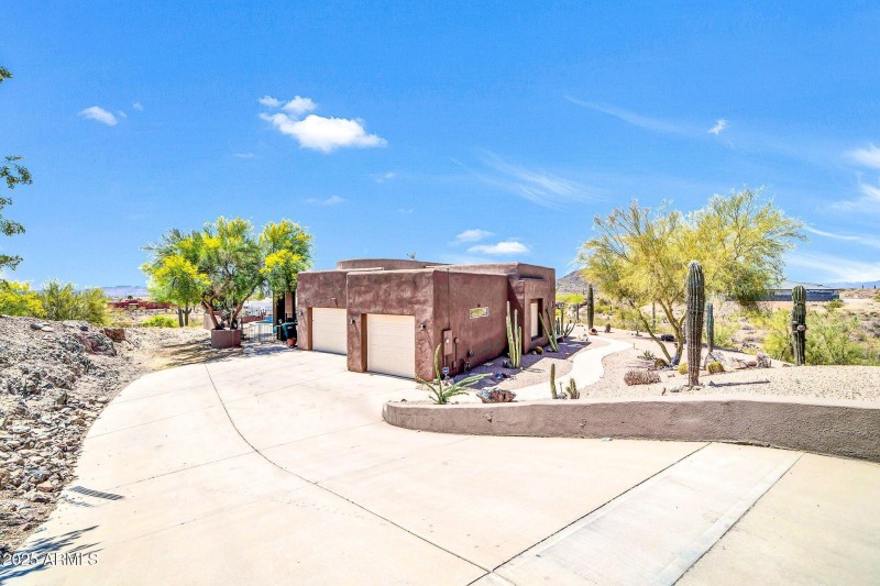 3335 W Carriage Dr-2