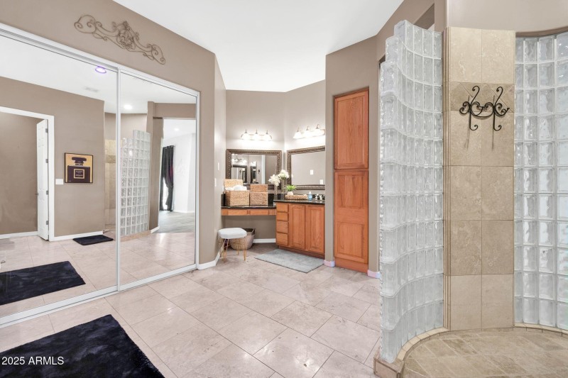 3335 W Carriage Dr-20