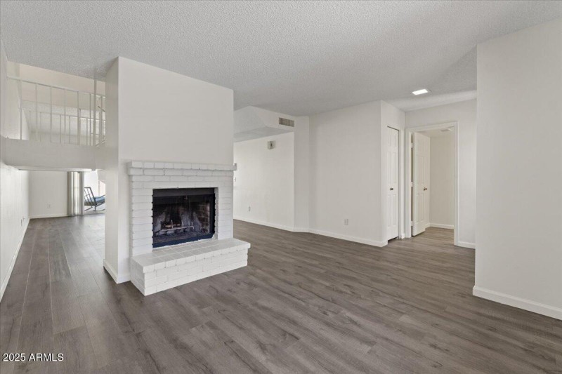 09-Living Room