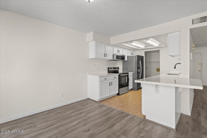 14-Dining & Kitchen