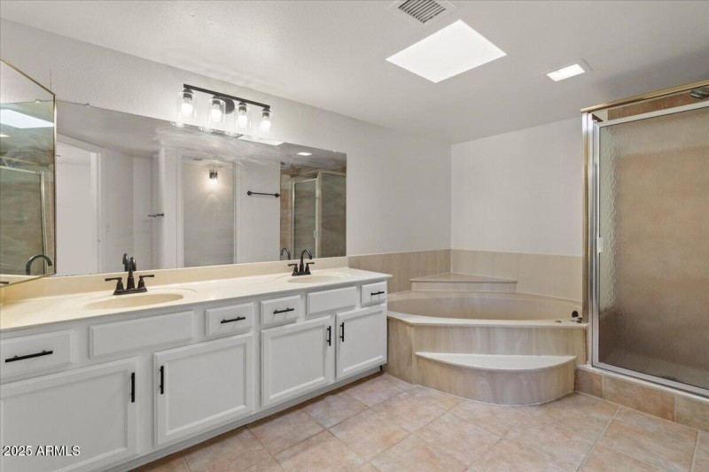 24-Primary bathroom