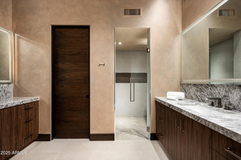 Guest Suite Bathroom #2