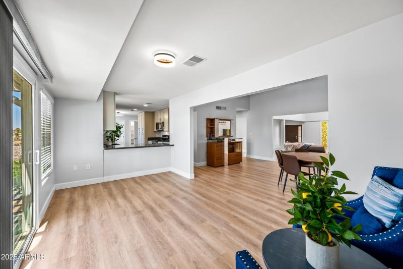 Family room/eat in dining room