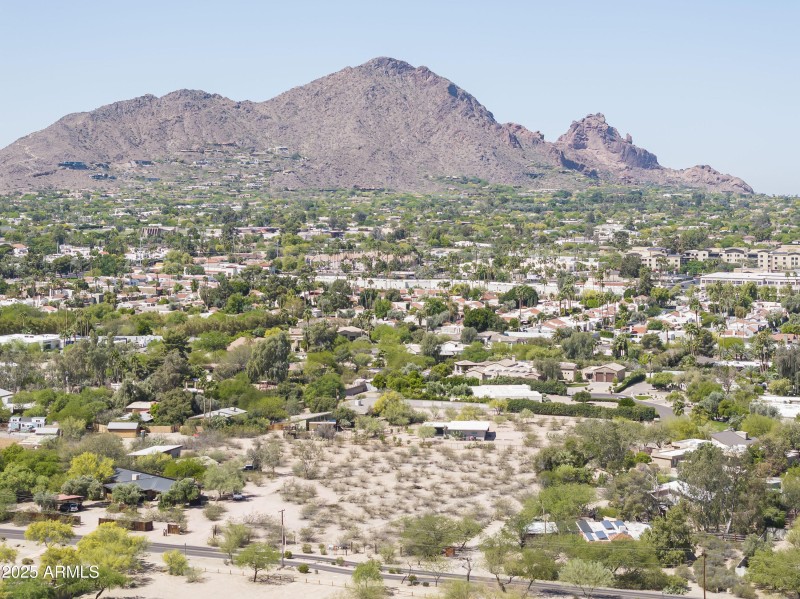 6228 E Cattletrack Rd-7