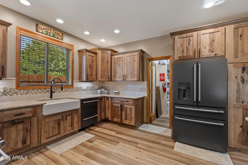 026_2705_w_creighton_dr-26_385