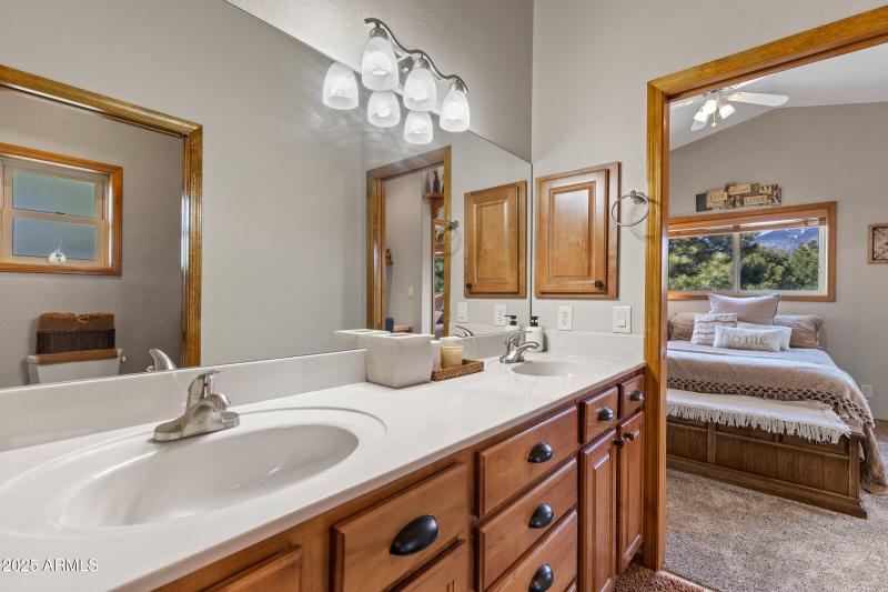 047_2705_w_creighton_dr-47_764