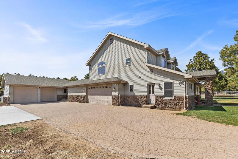 065_2705_w_creighton_dr-65_253