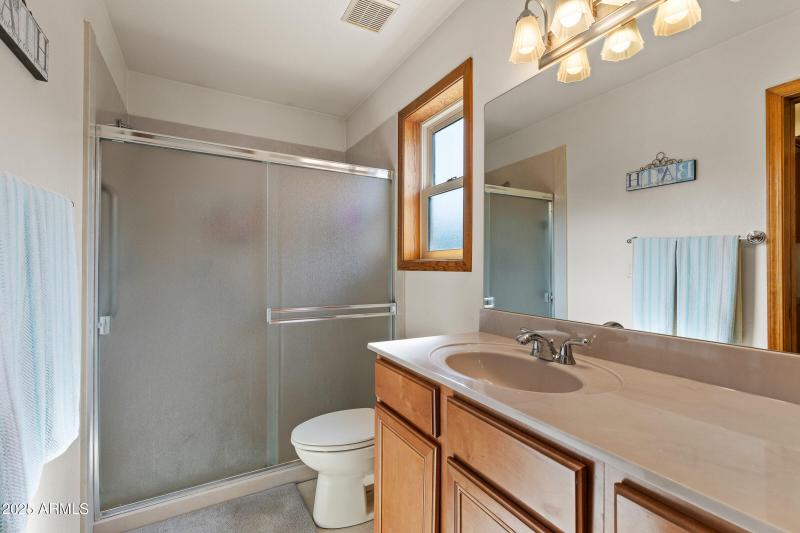 084_2705_w_creighton_dr-84_970