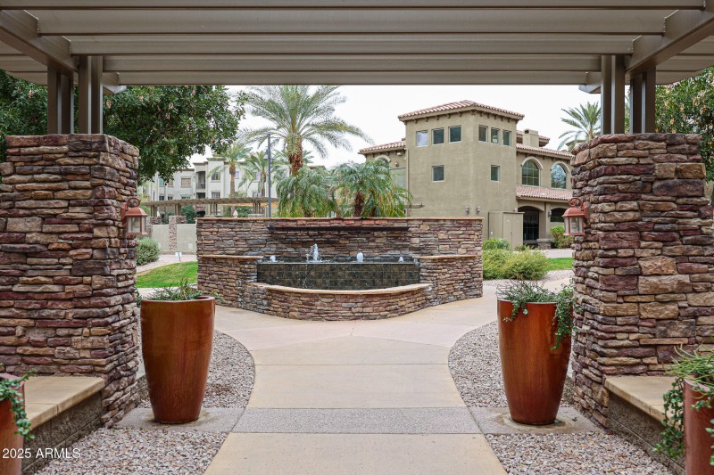 Fountain/Fire Pots