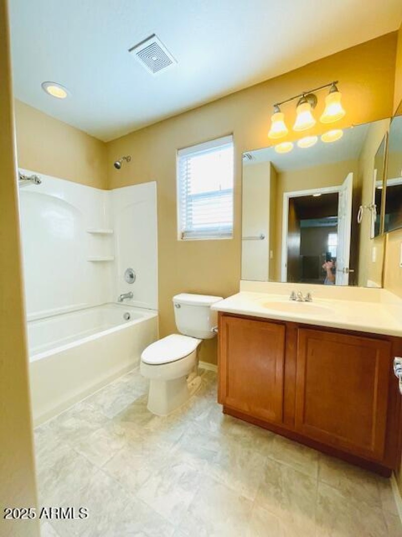 Hall bath2