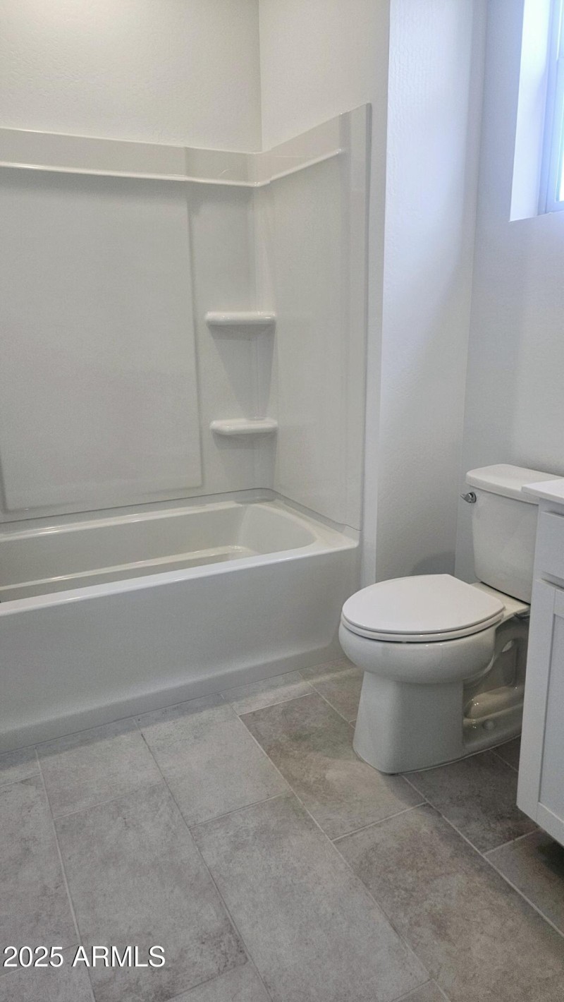 Frontera Lot 143 Bathroom Tub-Shower
