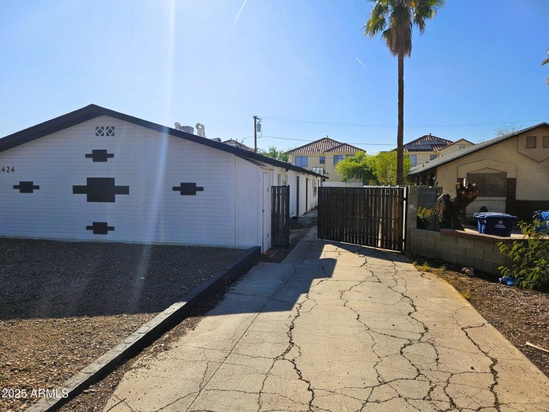 1424 RV Gate bldg view