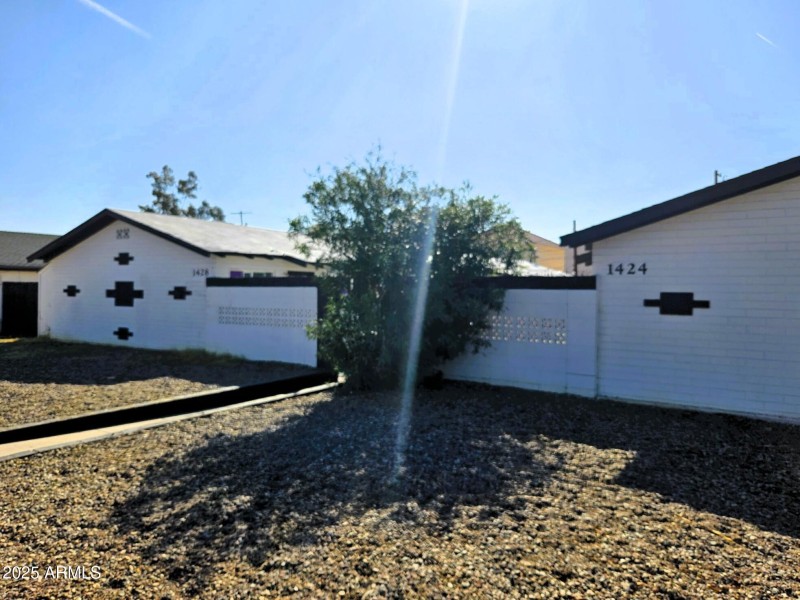 1424-1428 Bldg Views