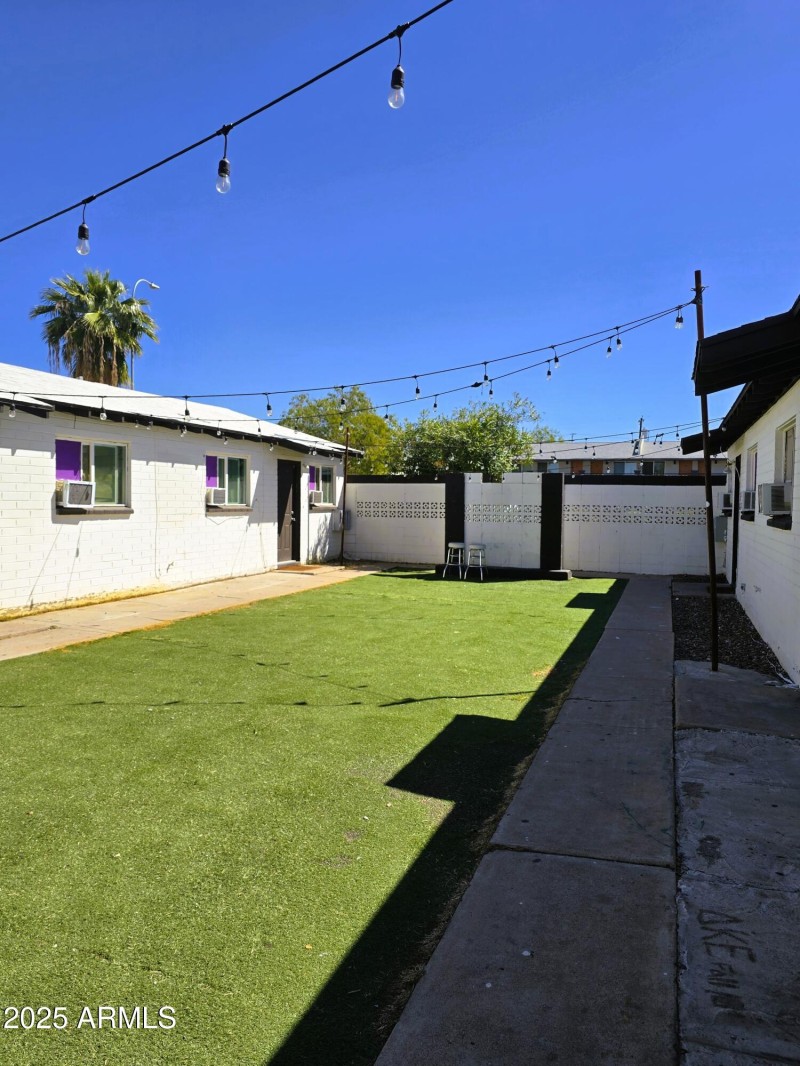 SIde yard 1424 1428