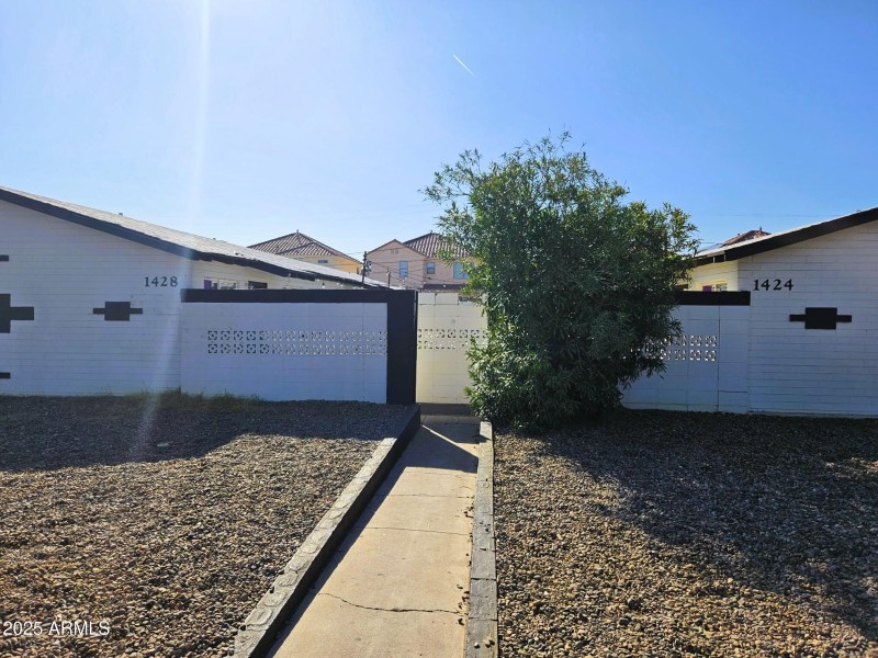 1424-1428 Walkup exterior
