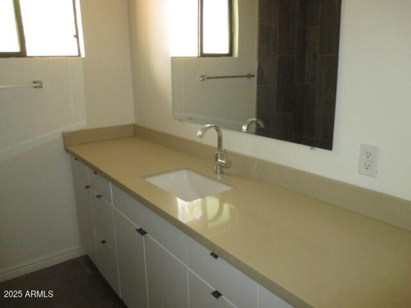 Avalon Unit 2 - Bathroom