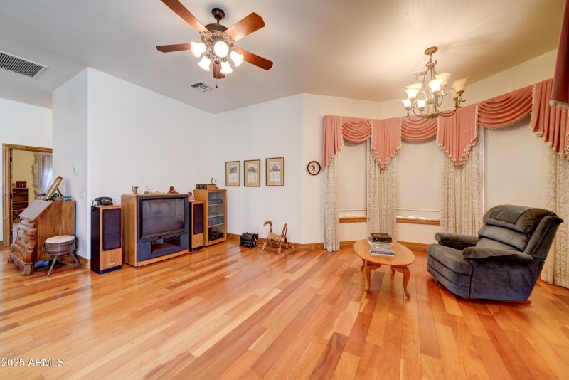 424 E Lehi-70