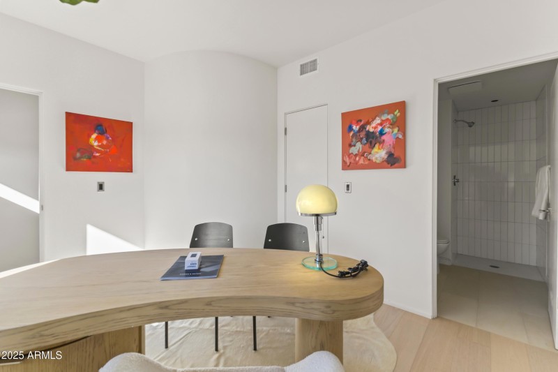 Guest Bedroom 1/ Office Space