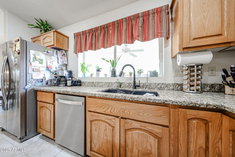 Undermount sink