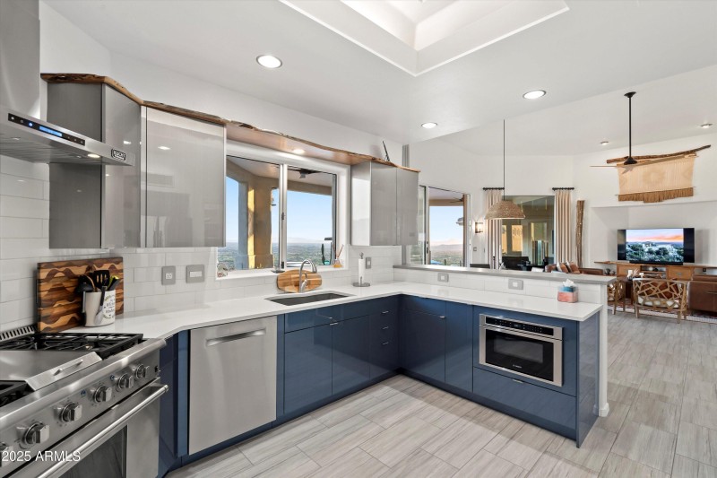 16-Kitchen