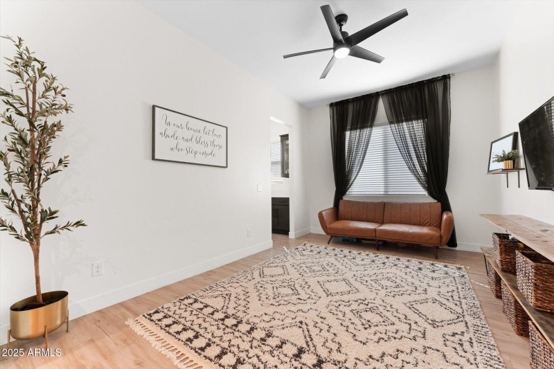 05-005-family-room