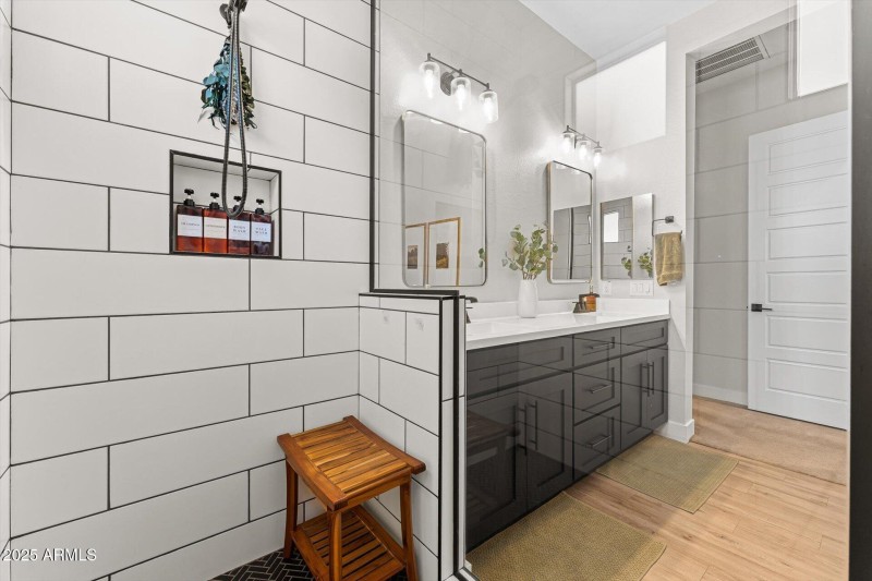 27-027-primary-bathroom