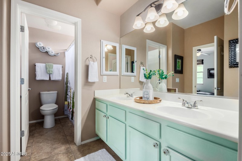Jack and Jill bath
