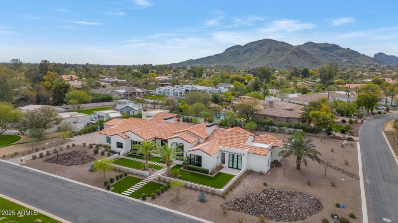 5353 E Sanna St-large-005-005-5353 E San